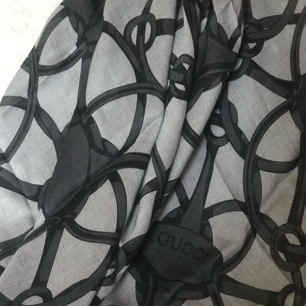 GUCCI modal Scarf/wrap - Picture 10 of 12